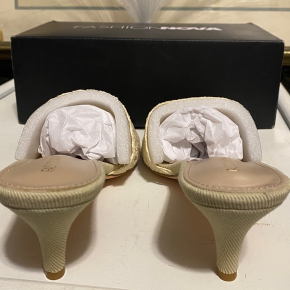 New Fashion Nova Beige Crochet Square-Toe Slide Mules - Picture 4 of 8